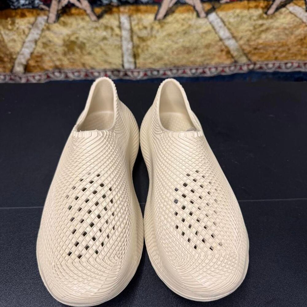 Unbranded Men's Cream and White Trainers